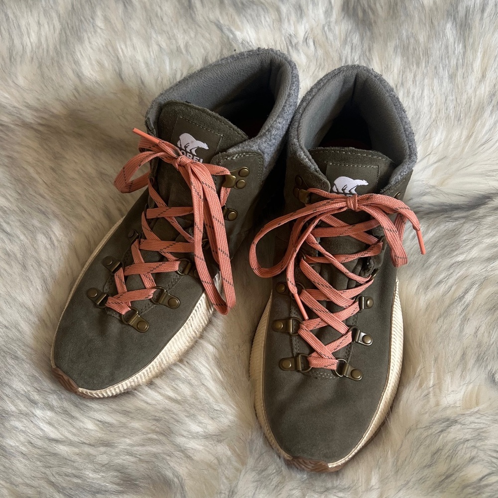 Sorel Women's Out N About III Conquest Green Waterproof Suede Hiking Boots